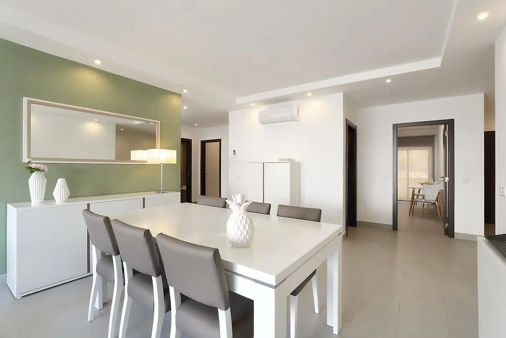 Original 3 Bedroom Downtown Albufeira Apartamento